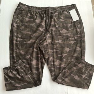 Athleta Camo Farallon Jogger Pants Women 26 Organic Cotton Breathable Fabric